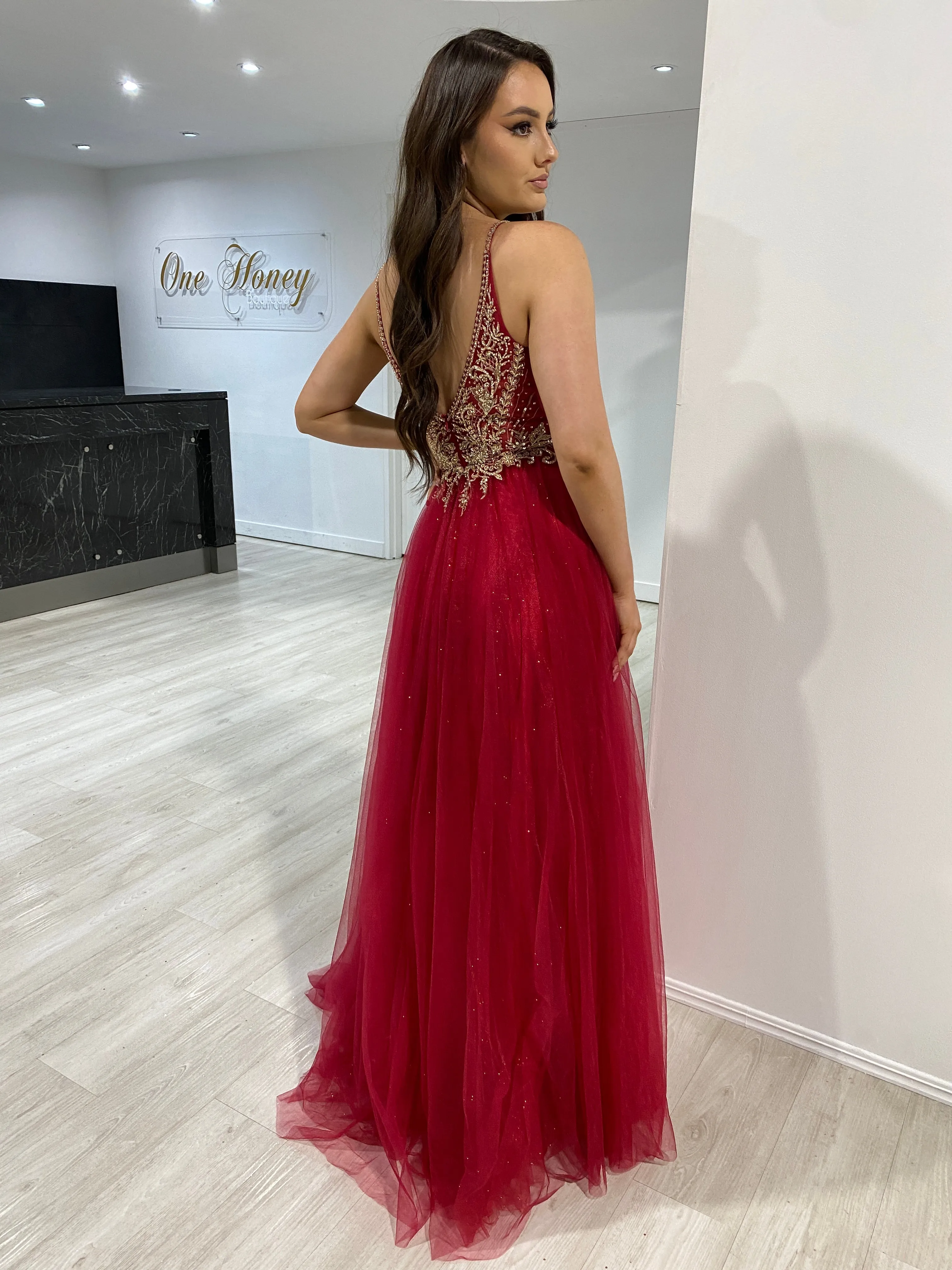 AMORET Romantic Beaded Applique Tulle Prom & Formal Dress