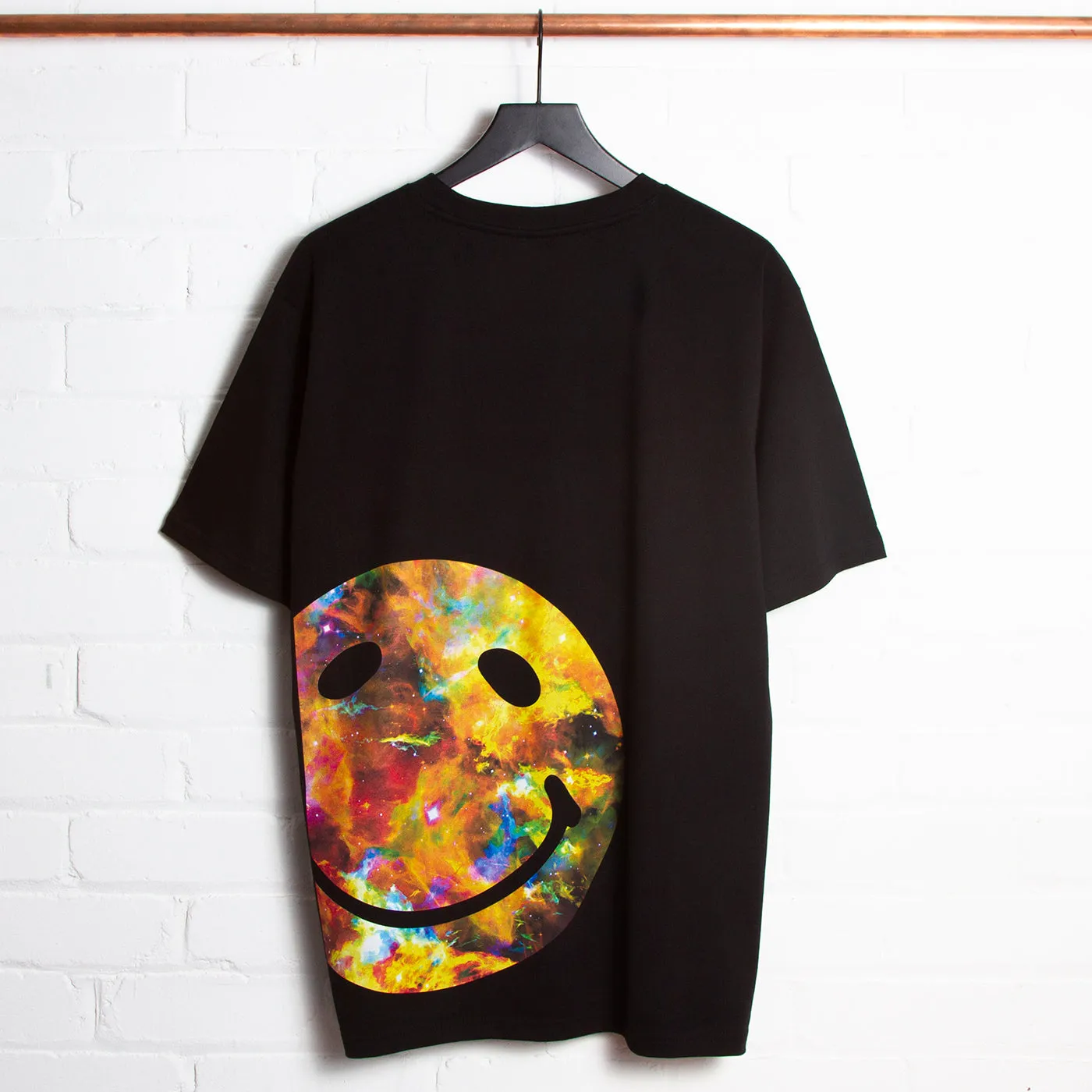 Spaced Side Smiley - Tshirt - Black